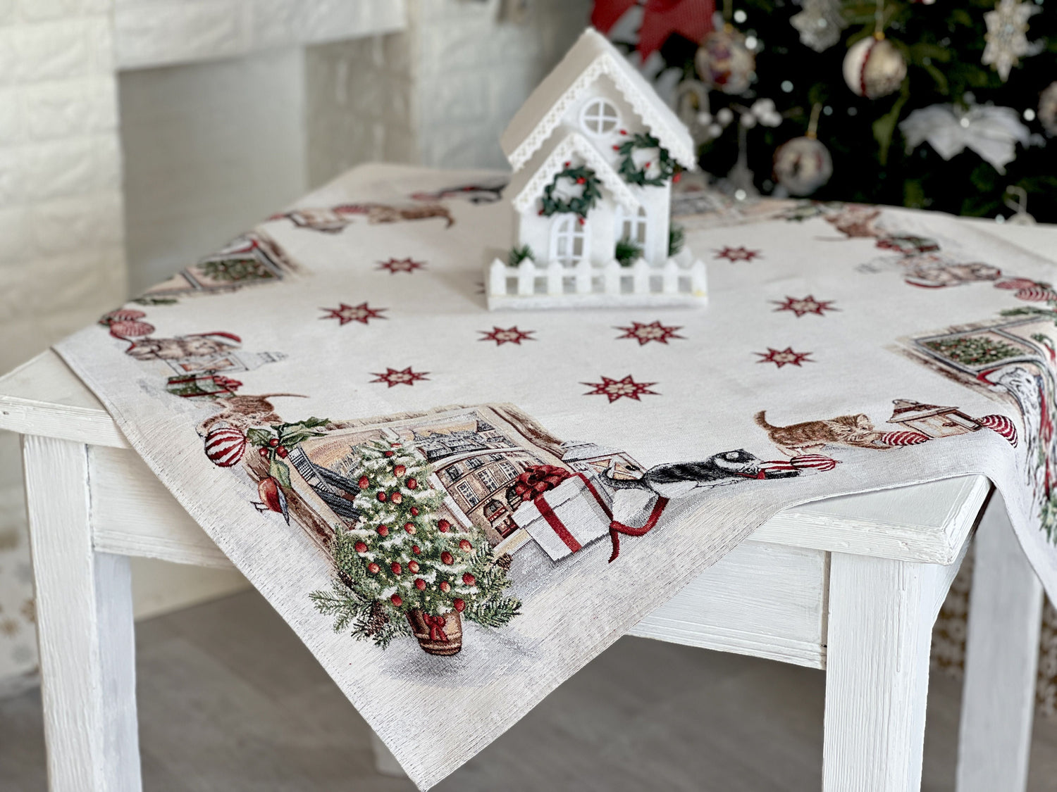 Christmas tapestry tablecloth «Christmas kittens» With microfibre &amp; silver lurex Limaso Textile