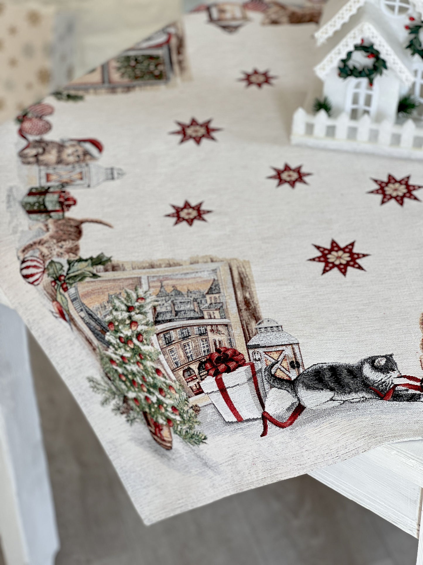 Christmas tapestry tablecloth «Christmas kittens» With microfibre & silver lurex