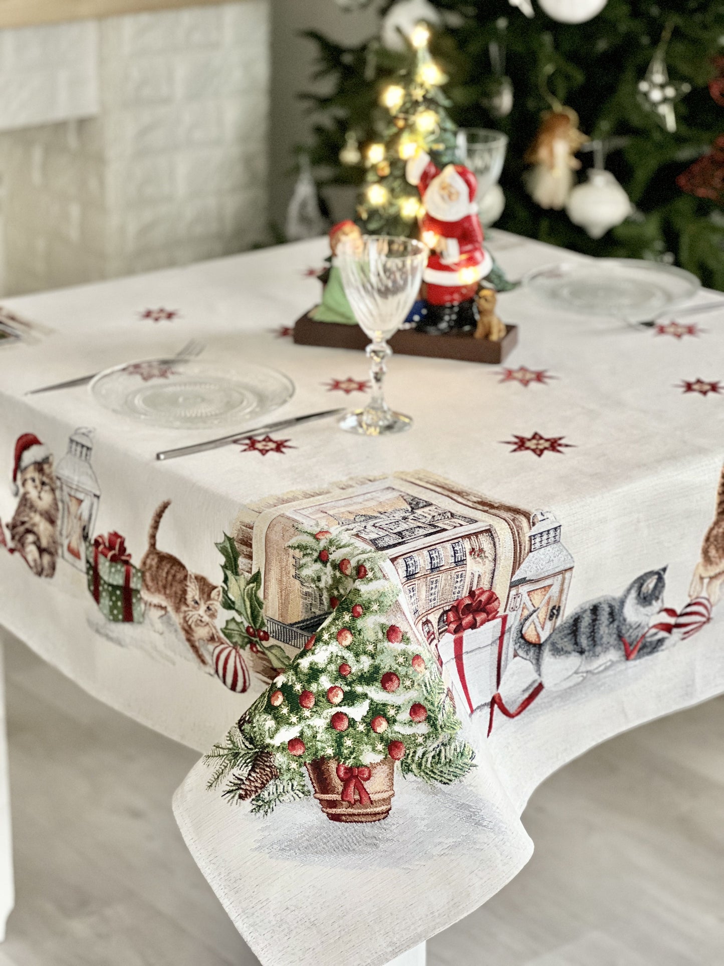 Christmas tapestry tablecloth «Christmas kittens» With microfibre & silver lurex