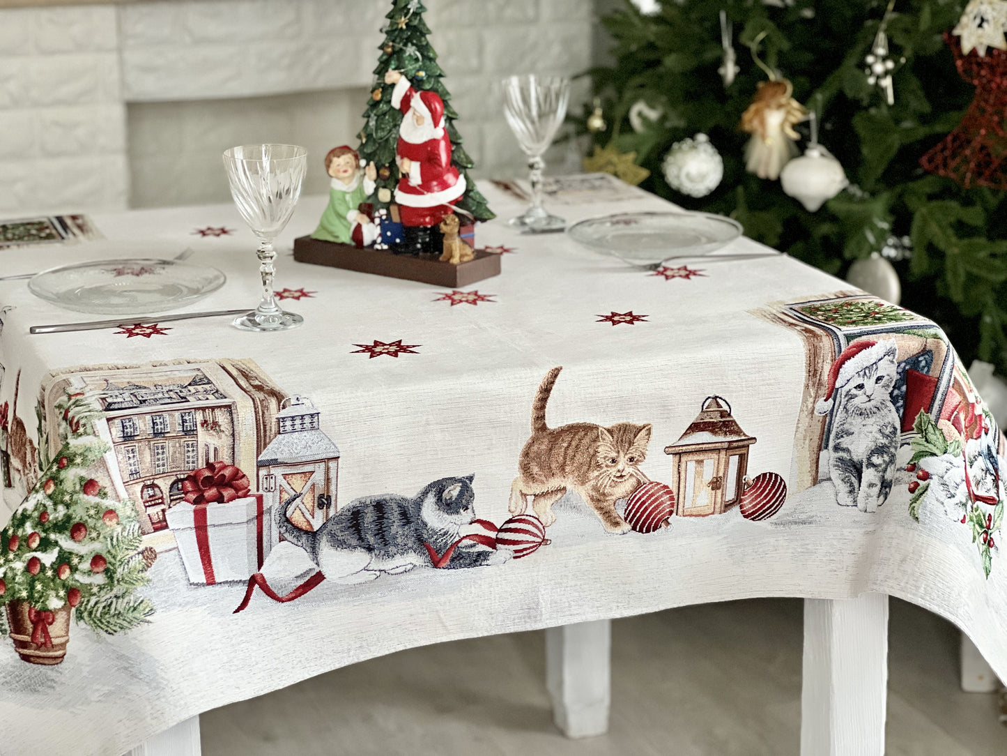 Christmas tapestry tablecloth «Christmas kittens» With microfibre & silver lurex