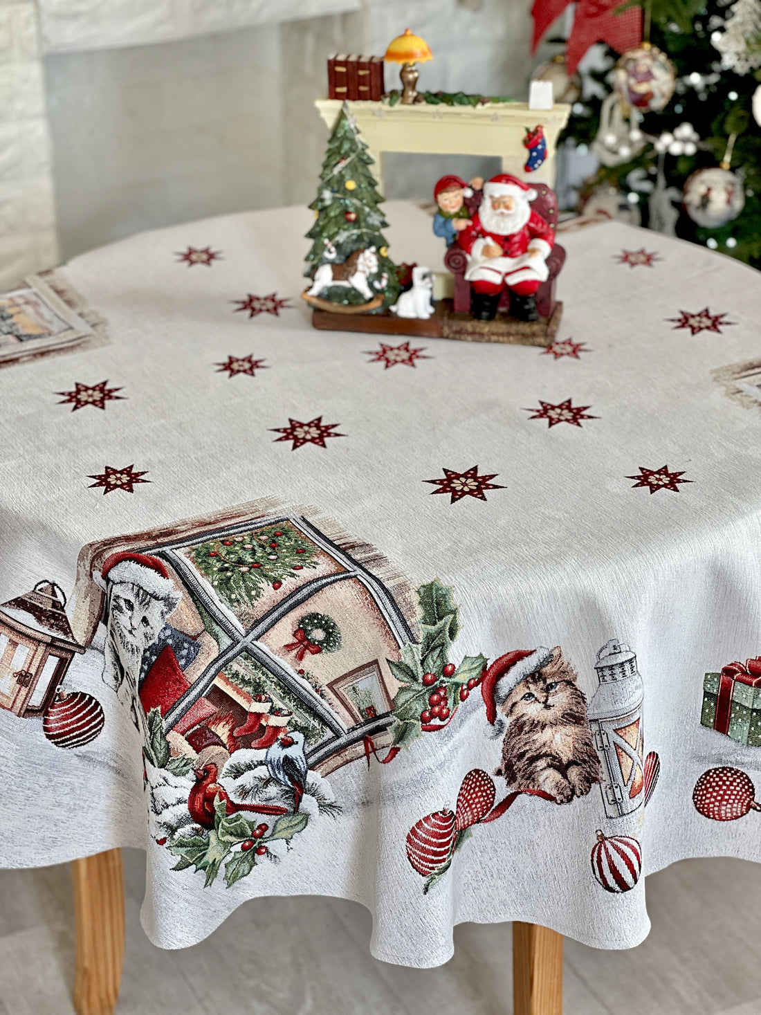 Round Christmas tapestry tablecloth «Christmas kittens» With microfibre &amp; silver lurex Limaso Textile
