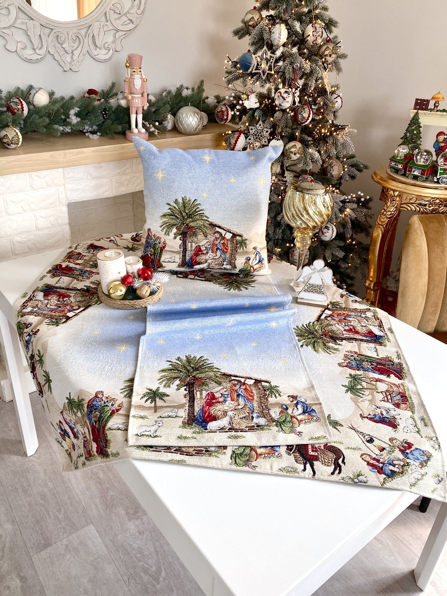 Christmas Tablecloth «Topino» with Golden Lurex - Luxury Tapestry - Textile4Family