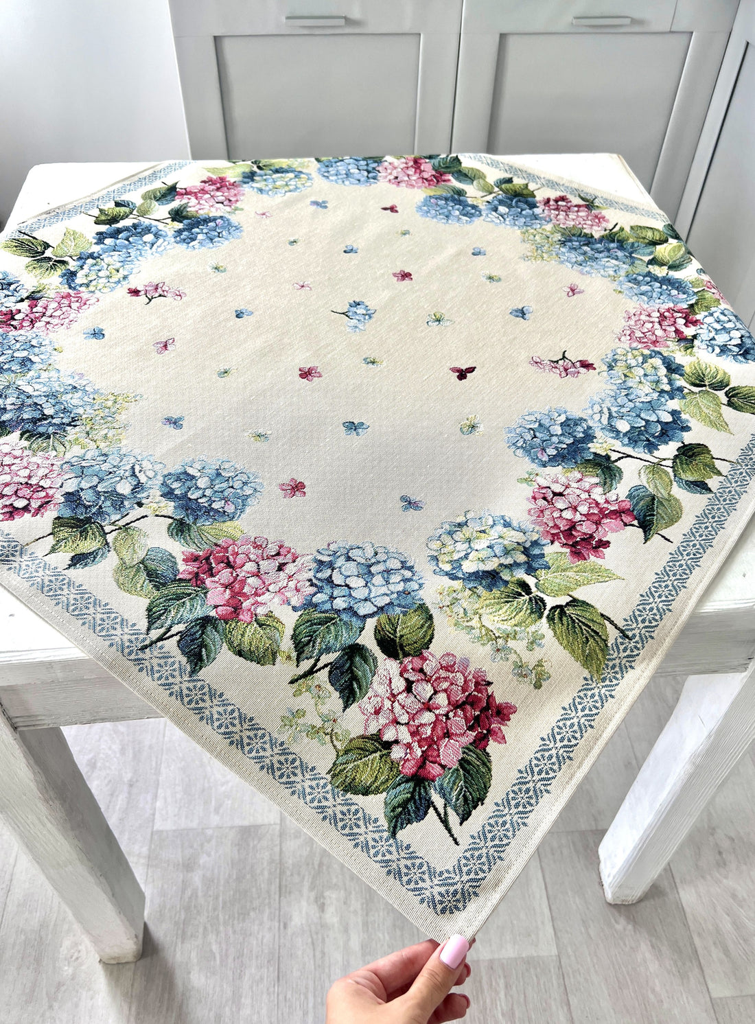 Square tablecloth «Hydrangea» - Premium Tapestry - Textile4Family