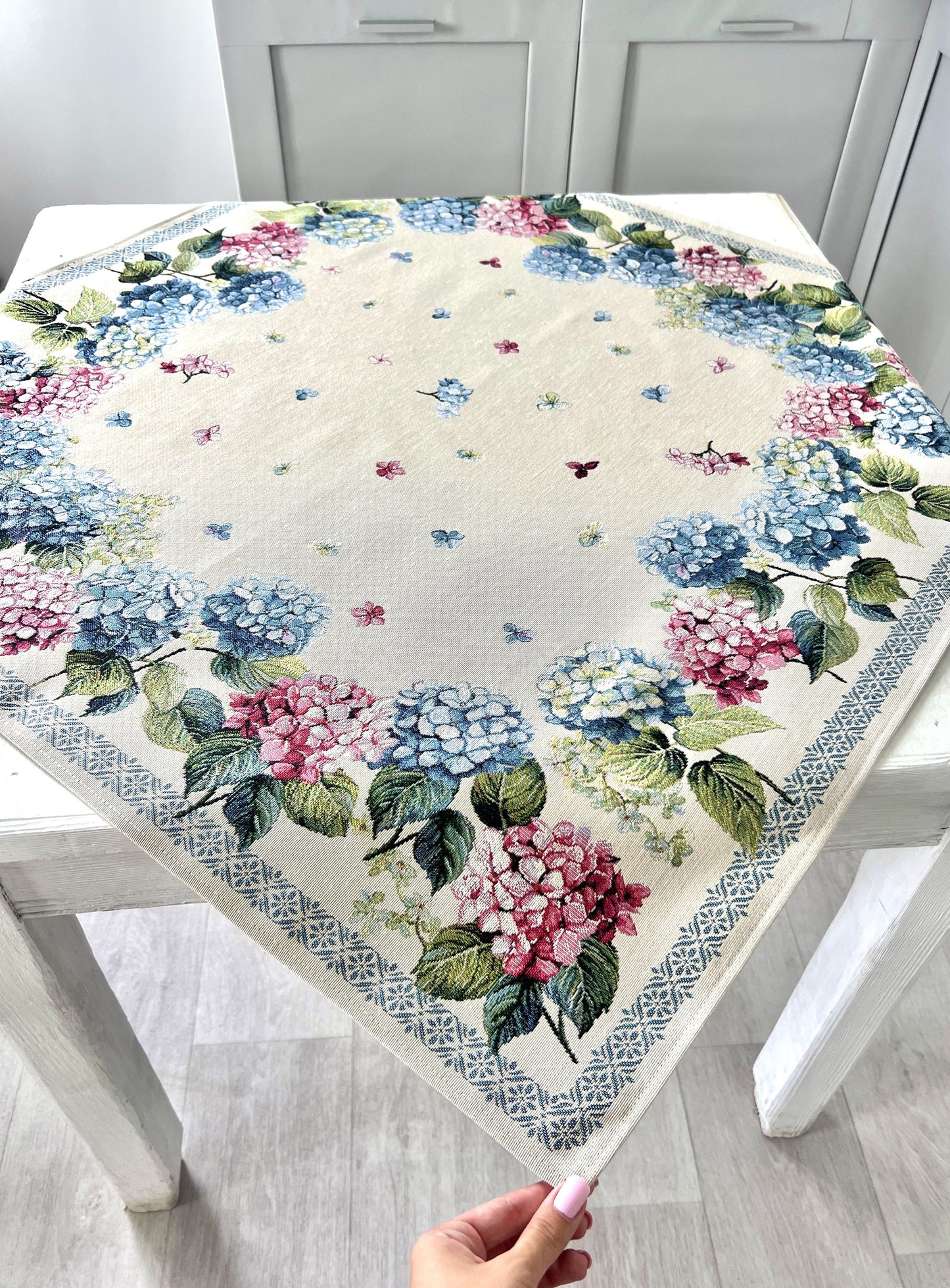 Square tablecloth «Hydrangea» - Premium Tapestry - Textile4Family