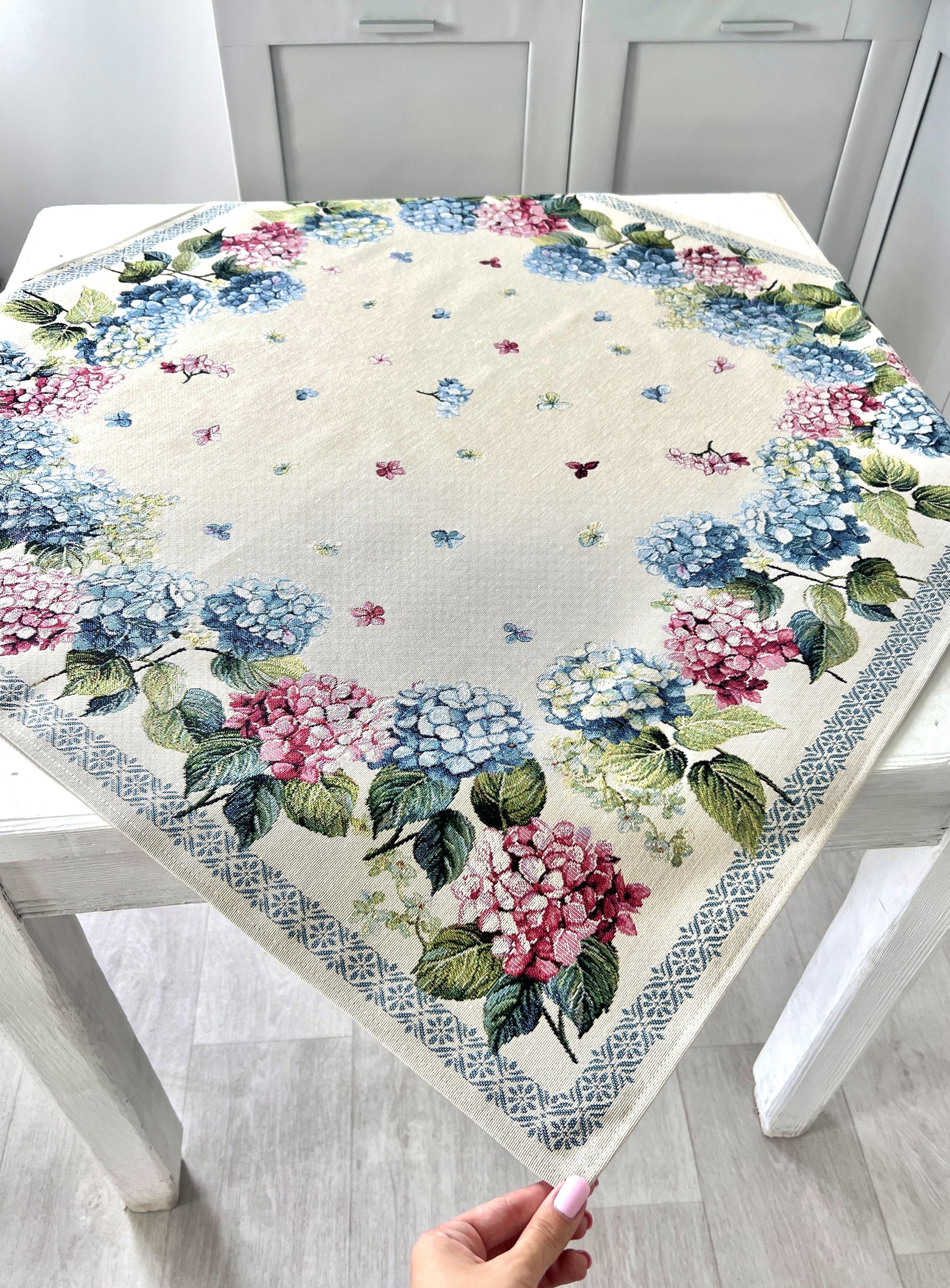 Square tablecloth «Hydrangea» - Premium Tapestry - Textile4Family