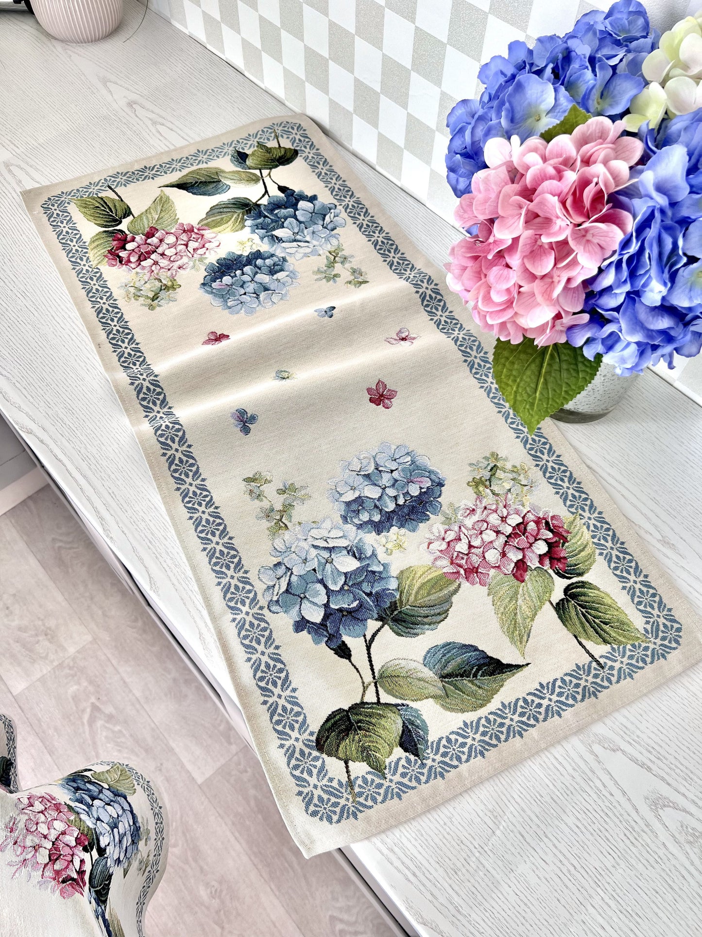 Table Runner «Hydrangea» - Premium Tapestry - Textile4Family