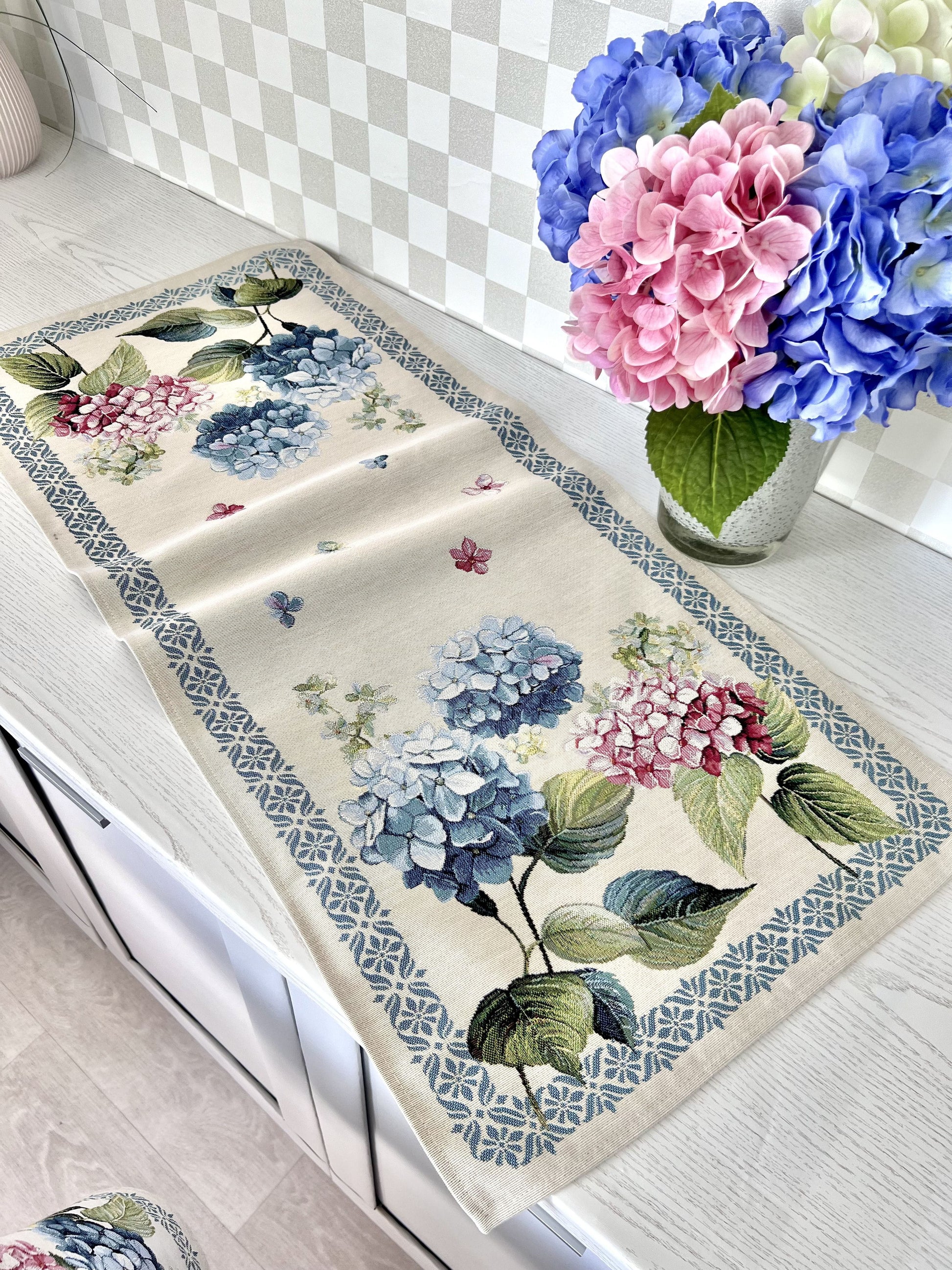Table Runner «Hydrangea» - Premium Tapestry - Textile4Family