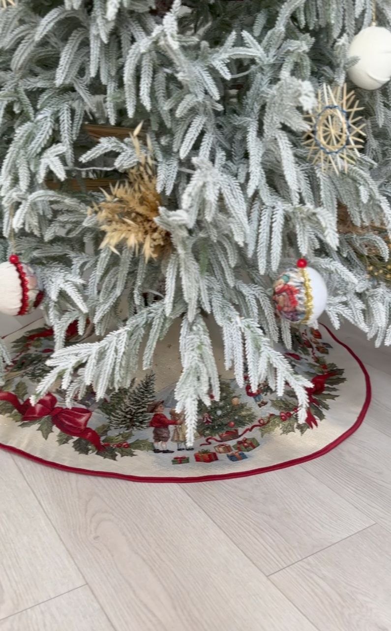 Christmas Tree skirt «Christmas Wonderland» with golden thread - High quality tapestry