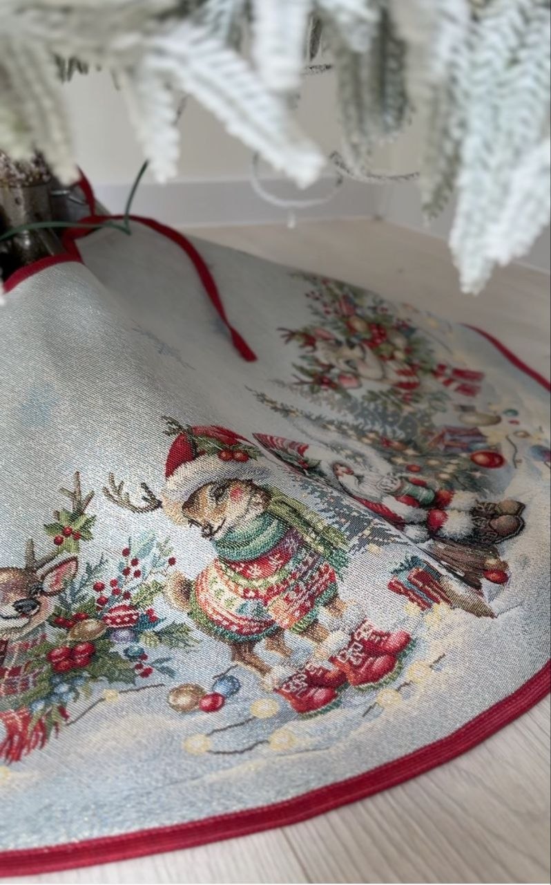 Tree skirt «Scarlet Wishes» with golden thread - High quality tapestry