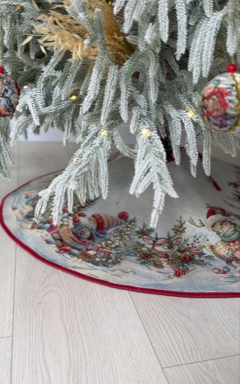 Tree skirt «Scarlet Wishes» with golden thread - High quality tapestry