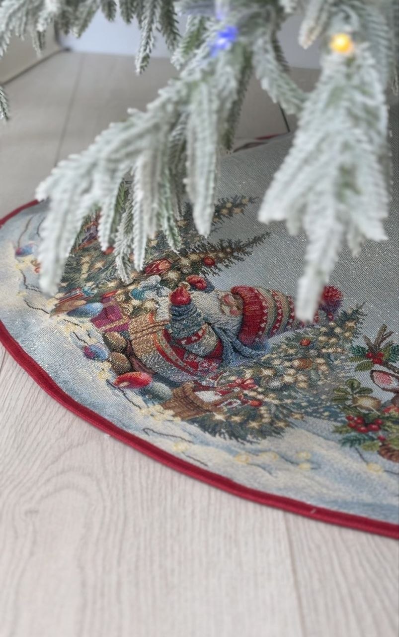 Tree skirt «Scarlet Wishes» with golden thread - High quality tapestry