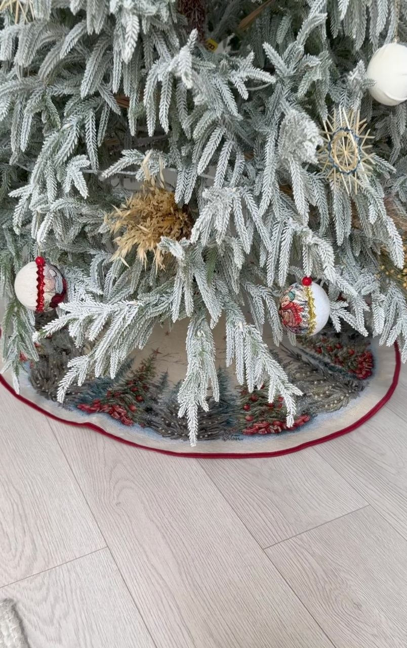Christmas Tree skirt «Winter Evergreen» with golden thread - High quality tapestry