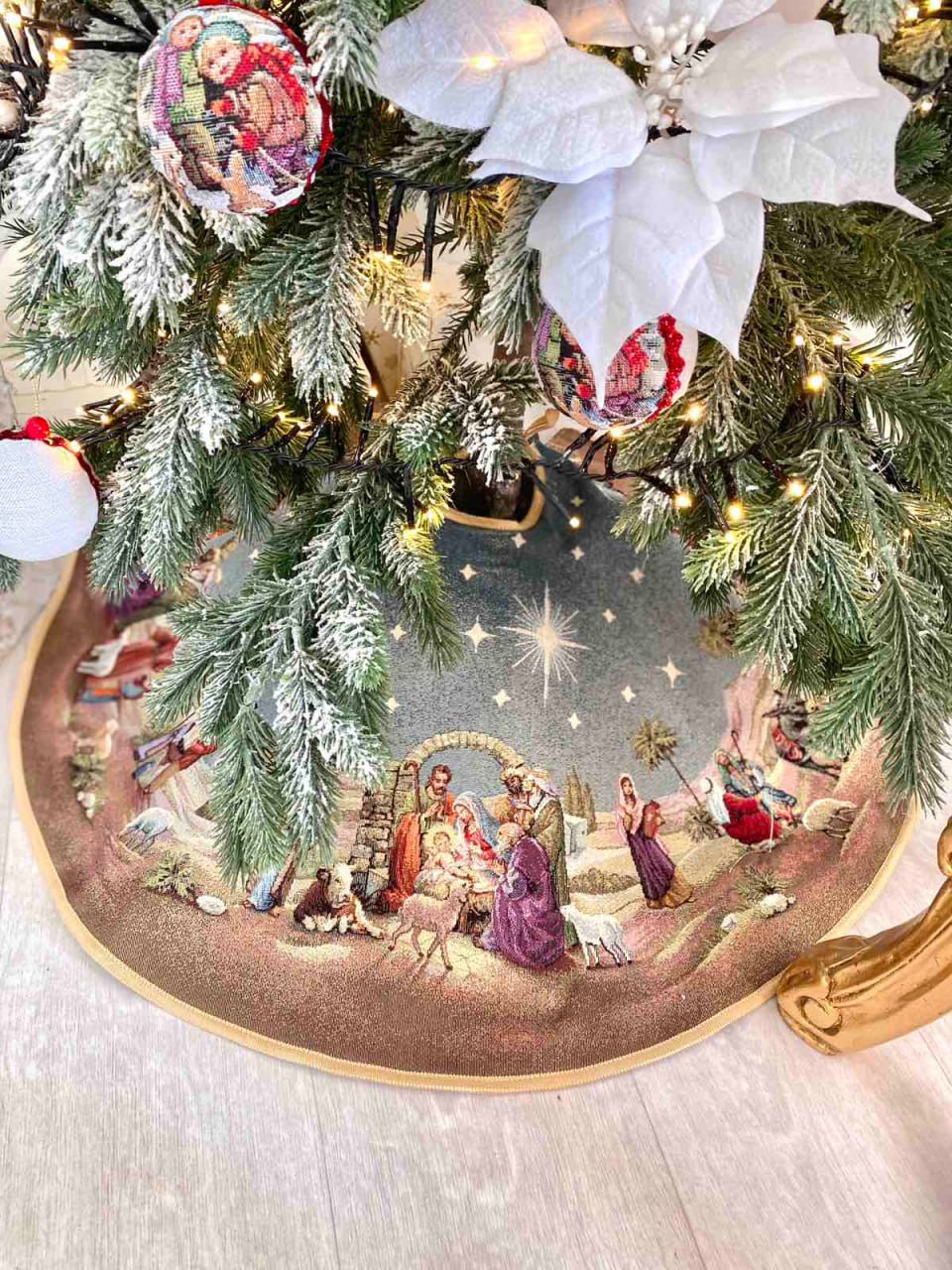 Christmas tree skirt «Nativity scene» with golden thread