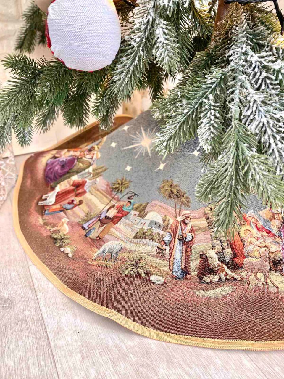Christmas tree skirt «Nativity scene» with golden thread Limaso Textile