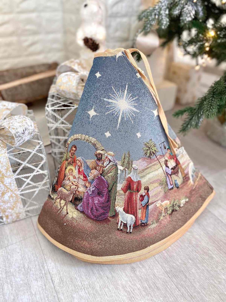 Christmas tree skirt «Nativity scene» with golden thread Limaso Textile