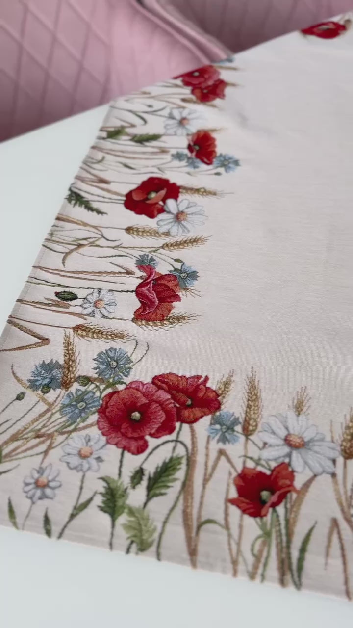Tapestry tablecloth «Poppies and daisies»