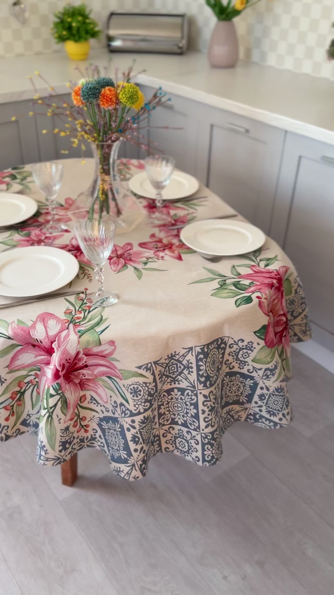 Oval Tapestry tablecloth «Lilies»
