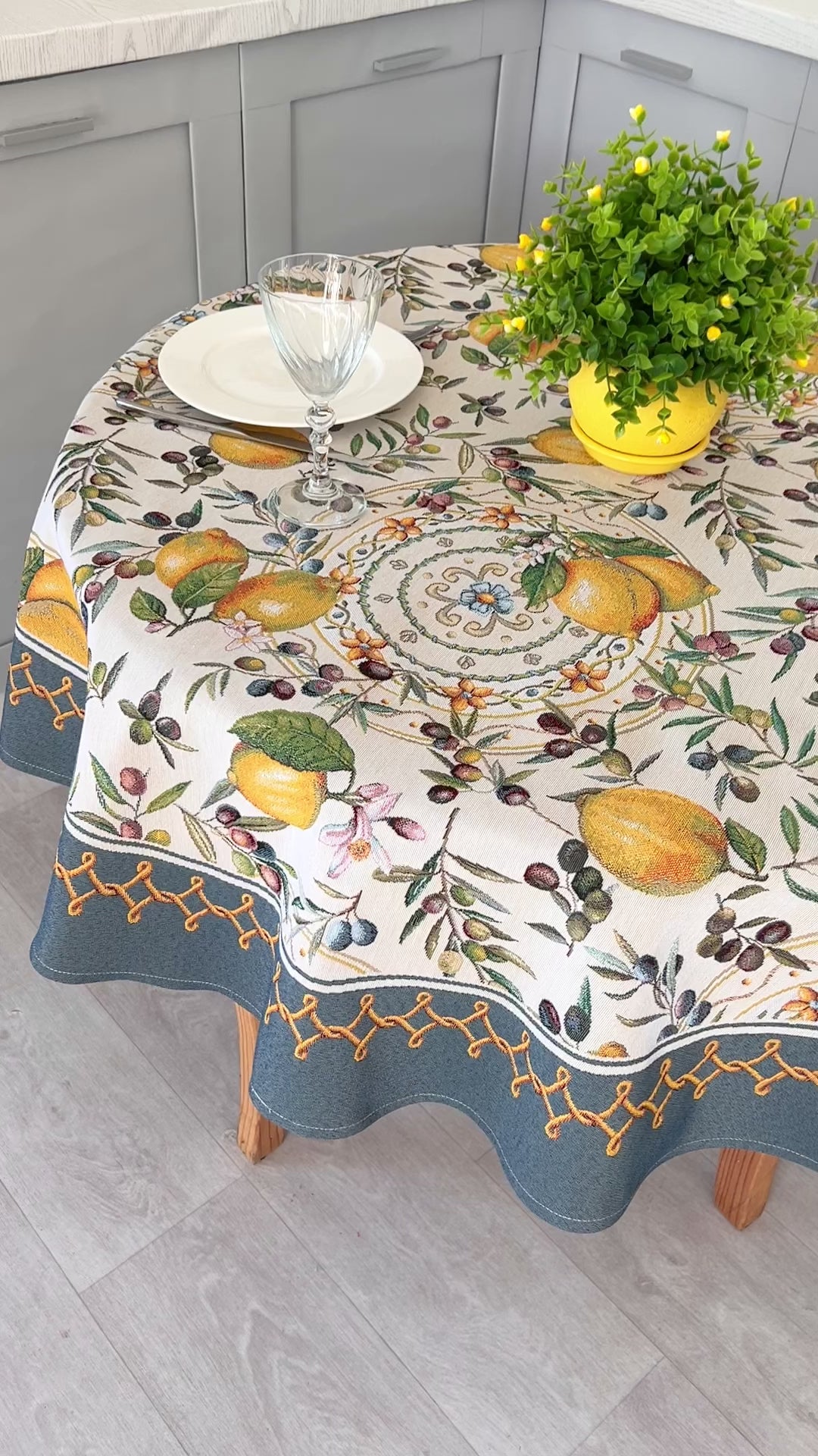 Round Tapestry Tablecloth «Lemons and Olives»