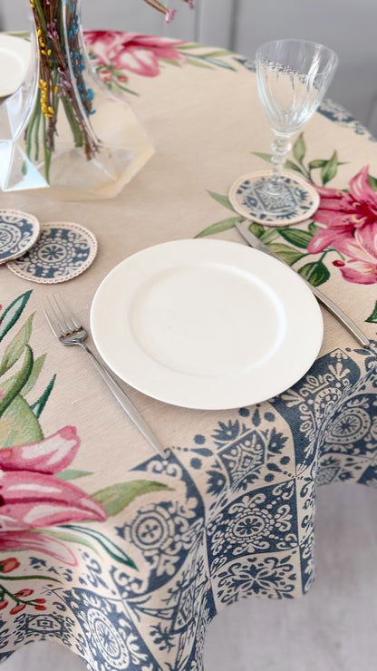 Round Tapestry Tablecloth «Lilies»