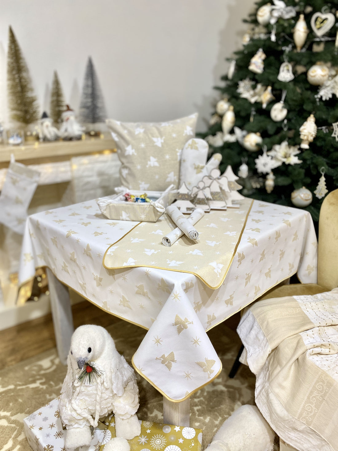 Christmas Tablecloth Double-sided "Good News" (golden lurex)